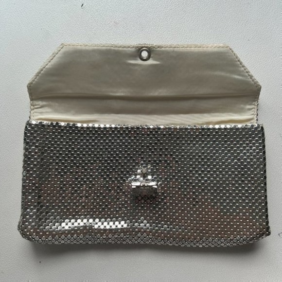 Vintage Whiting & Davis Silver Mesh Clutch with Rhinestone Clasp - Picture 2 of 11